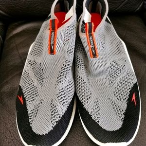 - Womens Speedo water shoes